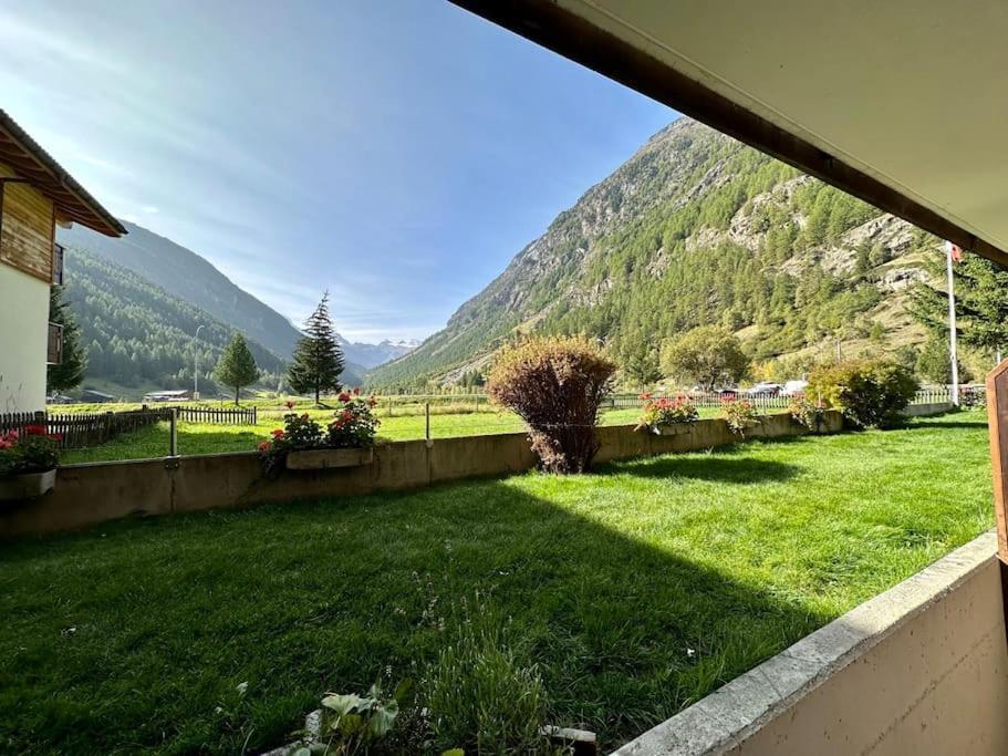 Alpine Retreat 4 Person Apartment Near Zermatt With Parking! Täsch Zewnętrze zdjęcie